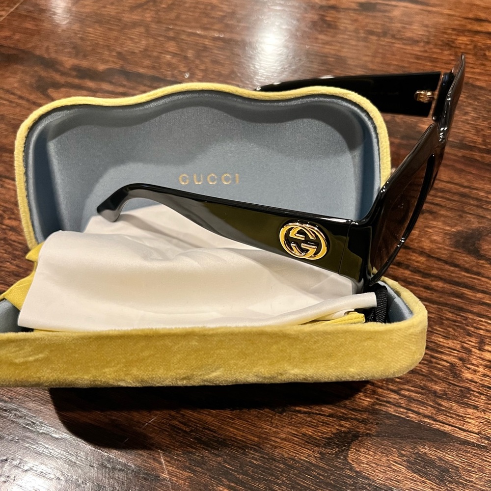 Oversized black and gold square GG gucci sunglasses - Picture 3 of 6